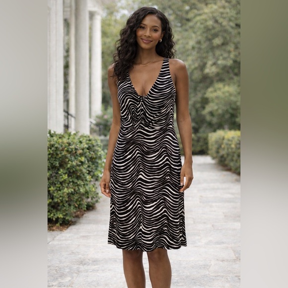 Tory Burch Dresses & Skirts - Tory Burch Dress Zebra Print Size Small Silk Like New